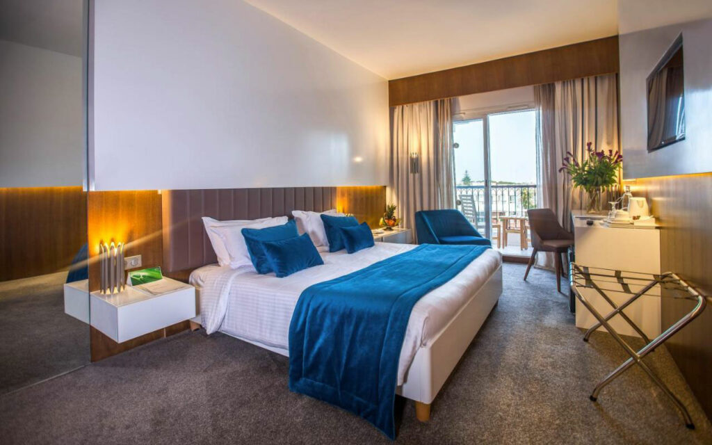 Chambre confortable à l’Hôtel El Mouradi Gammarth pour convalescence en Tunisie
